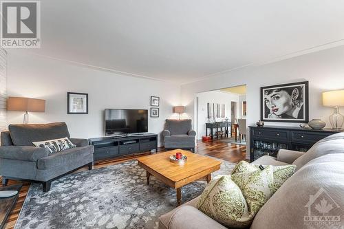 887 Notre Dame Street, Embrun, ON - Indoor Photo Showing Living Room