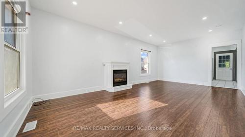 6 Gordon Street, Brantford, ON - Indoor Photo Showing Living Room With Fireplace