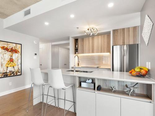 Cuisine - 1701-5905 Boul. Du Quartier, Brossard, QC - Indoor Photo Showing Kitchen With Double Sink With Upgraded Kitchen