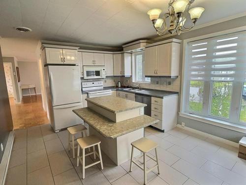 Cuisine - 15 Rue Row, Matagami, QC - Indoor Photo Showing Kitchen With Double Sink