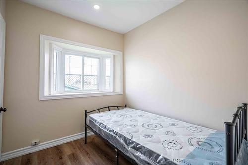 127 Robins Avenue, Hamilton, ON - Indoor Photo Showing Bedroom