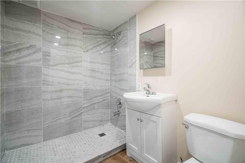 127 Robins Avenue, Hamilton, ON - Indoor Photo Showing Bathroom