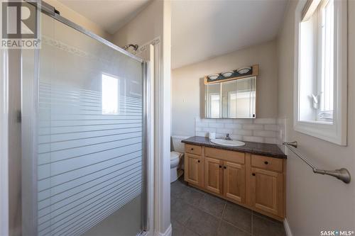 5002 Mirror Drive, Macklin, SK - Indoor Photo Showing Bathroom