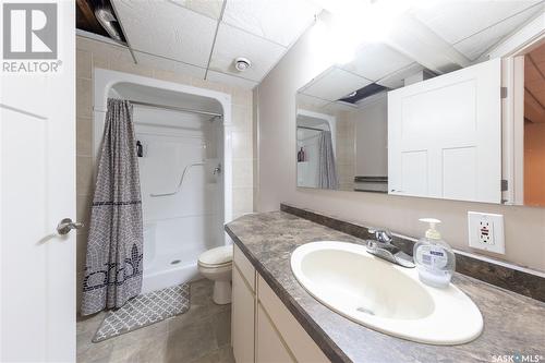 5002 Mirror Drive, Macklin, SK - Indoor Photo Showing Bathroom