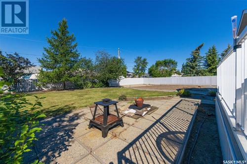 5002 Mirror Drive, Macklin, SK - Outdoor With Backyard