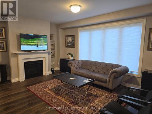 8662 Chickory Trail, Niagara Falls, ON - Indoor Photo Showing Living Room With Fireplace