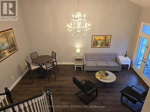 8662 Chickory Trail, Niagara Falls, ON - Indoor Photo Showing Living Room