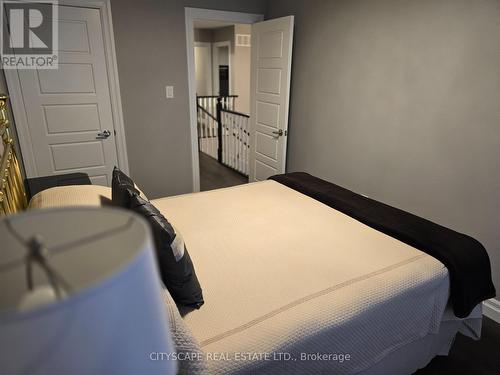 8662 Chickory Trail, Niagara Falls, ON - Indoor Photo Showing Bedroom