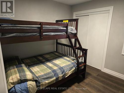 8662 Chickory Trail, Niagara Falls, ON - Indoor Photo Showing Bedroom