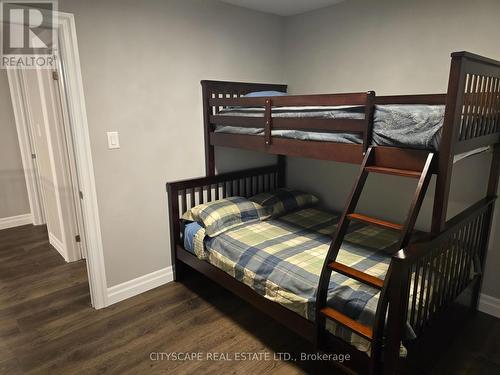 8662 Chickory Trail, Niagara Falls, ON - Indoor Photo Showing Bedroom