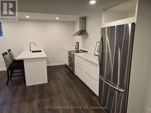 8662 Chickory Trail, Niagara Falls, ON - Indoor Photo Showing Kitchen