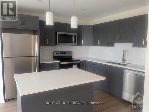 22 Margaret Graham Terrace, Smiths Falls, ON - Indoor Photo Showing Kitchen With Double Sink With Upgraded Kitchen