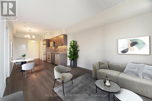 703 - 18 Graydon Hall Drive, Toronto (Parkwoods-Donalda), ON - Indoor Photo Showing Living Room