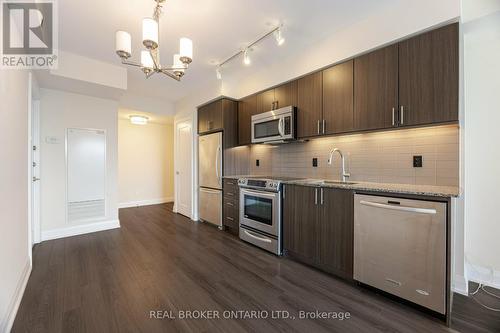 703 - 18 Graydon Hall Drive, Toronto (Parkwoods-Donalda), ON - Indoor Photo Showing Kitchen With Stainless Steel Kitchen