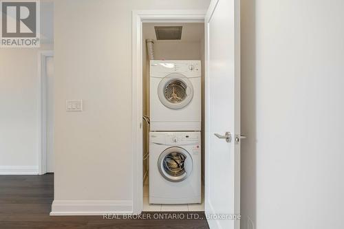 703 - 18 Graydon Hall Drive, Toronto (Parkwoods-Donalda), ON - Indoor Photo Showing Laundry Room