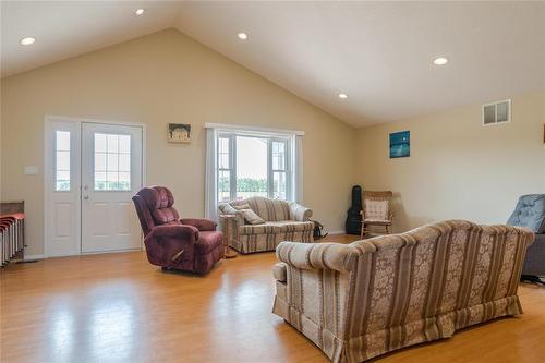 309 Hanover Road, Steinbach, MB - Indoor Photo Showing Living Room