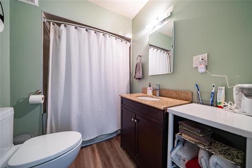 117 1St Street Sw, Carman, MB - Indoor Photo Showing Bathroom