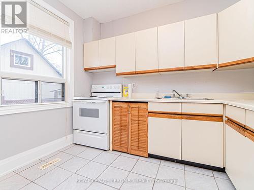 44 Joseph Street, Brampton (Downtown Brampton), ON - Indoor Photo Showing Kitchen