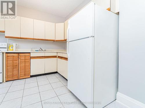 44 Joseph Street, Brampton (Downtown Brampton), ON - Indoor Photo Showing Kitchen