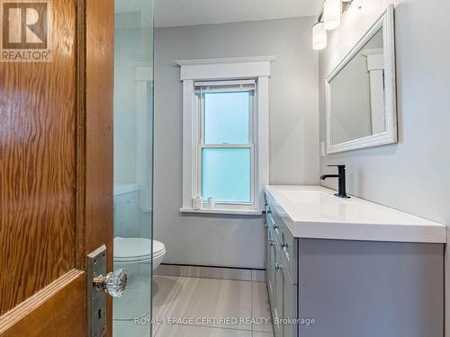 44 Joseph Street, Brampton (Downtown Brampton), ON - Indoor Photo Showing Bathroom