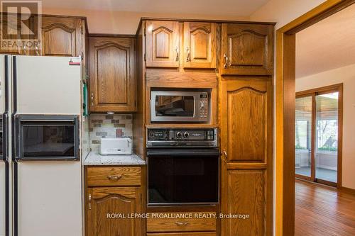 50 Greenfield Park, Belleville, ON - Indoor Photo Showing Kitchen