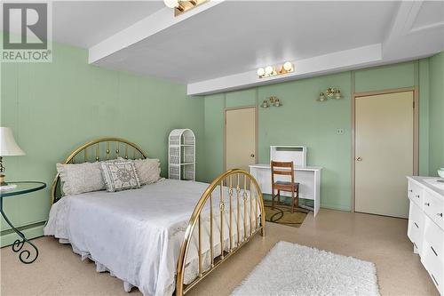 401 County Rd 2 Road, Cardinal, ON - Indoor Photo Showing Bedroom