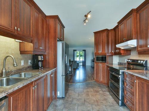 Kitchen - B-394 Rue De L'Église, Napierville, QC - Indoor Photo Showing Kitchen With Double Sink