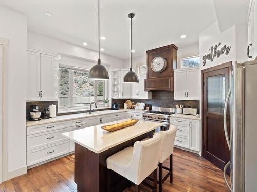 3029 Visao Court, Kamloops, BC - Indoor Photo Showing Kitchen With Upgraded Kitchen