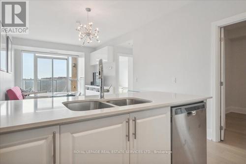 407 - 2480 Prince Michael Drive, Oakville (Iroquois Ridge North), ON - Indoor Photo Showing Kitchen With Double Sink