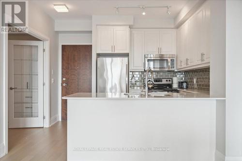 407 - 2480 Prince Michael Drive, Oakville (Iroquois Ridge North), ON - Indoor Photo Showing Kitchen