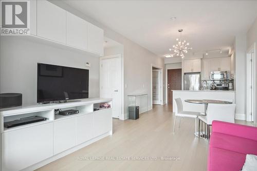 407 - 2480 Prince Michael Drive, Oakville (Iroquois Ridge North), ON - Indoor Photo Showing Kitchen