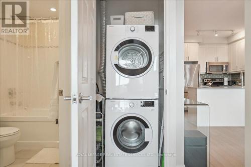 407 - 2480 Prince Michael Drive, Oakville (Iroquois Ridge North), ON - Indoor Photo Showing Laundry Room