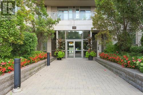 407 - 2480 Prince Michael Drive, Oakville (Iroquois Ridge North), ON - Outdoor