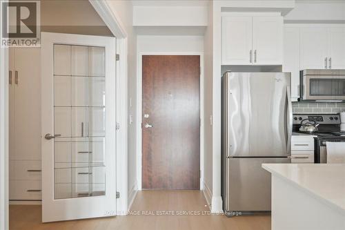 407 - 2480 Prince Michael Drive, Oakville (Iroquois Ridge North), ON - Indoor Photo Showing Kitchen With Stainless Steel Kitchen