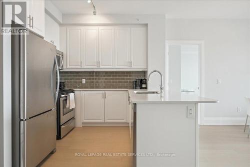 407 - 2480 Prince Michael Drive, Oakville (Iroquois Ridge North), ON - Indoor Photo Showing Kitchen With Stainless Steel Kitchen With Upgraded Kitchen