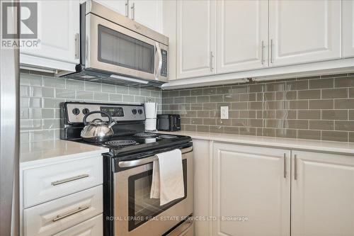 407 - 2480 Prince Michael Drive, Oakville (Iroquois Ridge North), ON - Indoor Photo Showing Kitchen