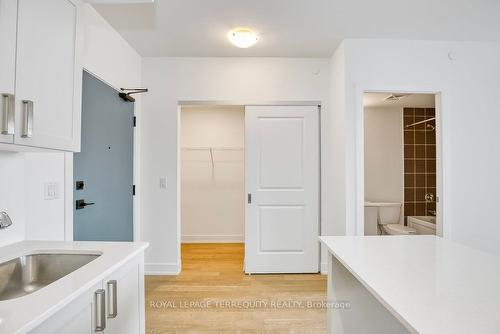 411-1063 Douglas Mccurdy Cmn, Mississauga, ON - Indoor Photo Showing Kitchen