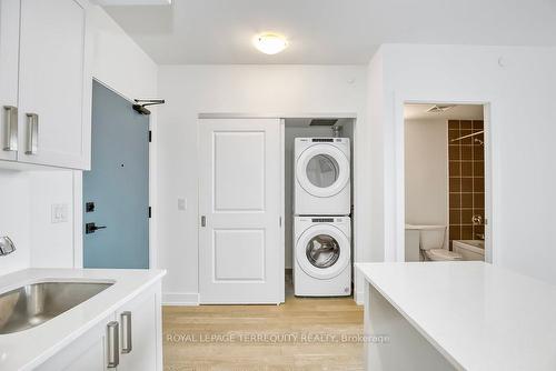 411-1063 Douglas Mccurdy Cmn, Mississauga, ON - Indoor Photo Showing Laundry Room