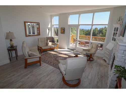 28 - 1000 Northstar Drive, Kimberley, BC - Indoor Photo Showing Living Room