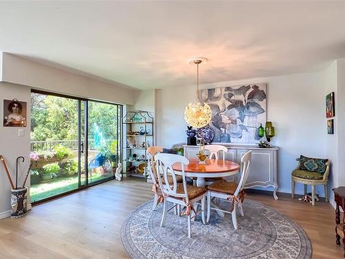 203-2910 Cook St, Victoria, BC - Indoor Photo Showing Dining Room