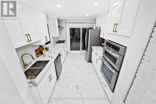 2335 1/2 Gerrard Street E, Toronto (East End-Danforth), ON - Indoor Photo Showing Kitchen