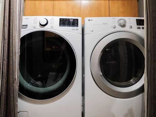 Salle de lavage - 406 Rue Des Plateaux, Mont-Saint-Hilaire, QC - Indoor Photo Showing Laundry Room