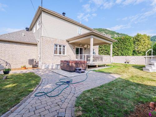 Cour - 406 Rue Des Plateaux, Mont-Saint-Hilaire, QC - Outdoor With Deck Patio Veranda