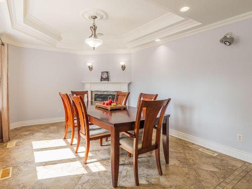 Dining room - 406 Rue Des Plateaux, Mont-Saint-Hilaire, QC - Indoor Photo Showing Dining Room