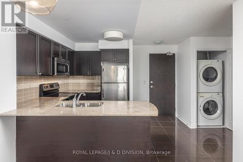 Ph2 - 75 King William Crescent, Richmond Hill (Langstaff), ON - Indoor Photo Showing Kitchen With Double Sink