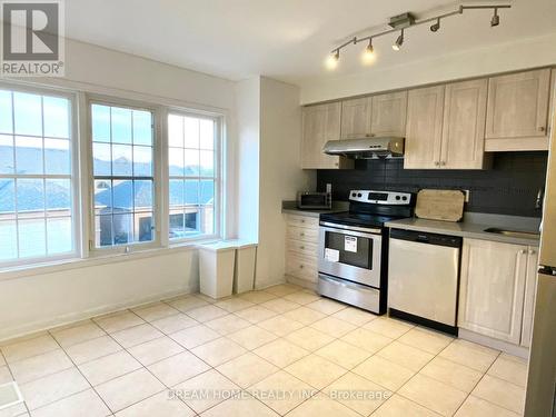 24 Ash Tree Lane, Markham (Village Green-South Unionville), ON - Indoor Photo Showing Kitchen