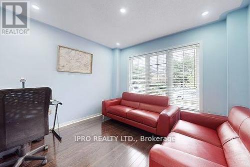 18 Birch Lake Court, Brampton (Bram East), ON - Indoor Photo Showing Living Room