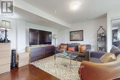 18 Birch Lake Court, Brampton (Bram East), ON - Indoor Photo Showing Living Room