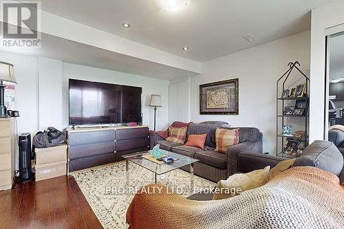 18 Birch Lake Court, Brampton (Bram East), ON - Indoor Photo Showing Living Room