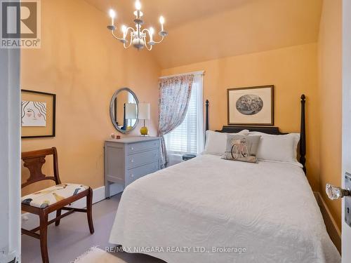 259 Dufferin Street, Fort Erie, ON - Indoor Photo Showing Bedroom